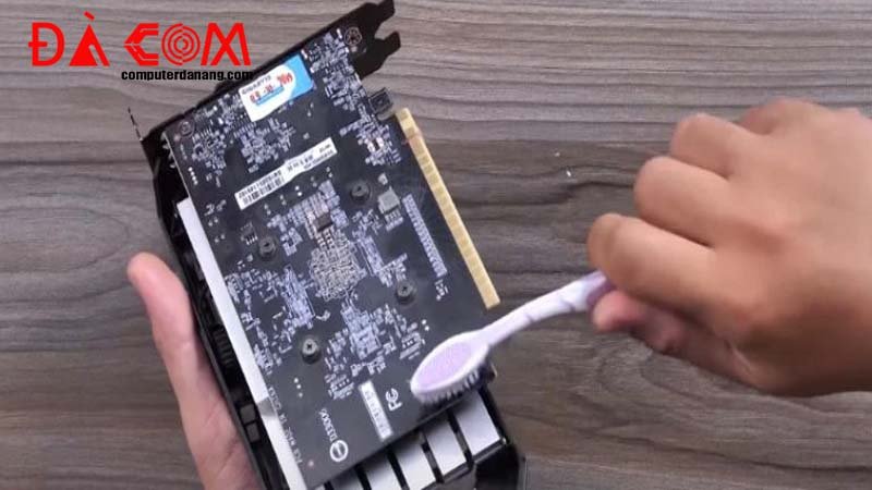 Card-do-hoa-vga-da-nang-3