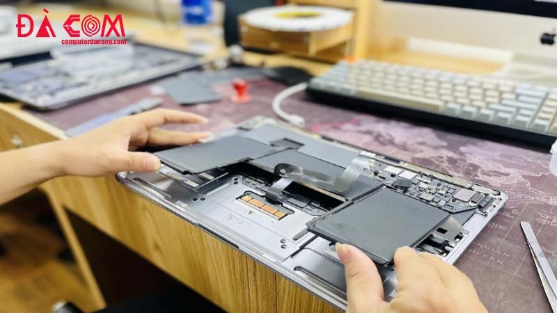 Dich-vu-thay-pin-laptop-da-nang